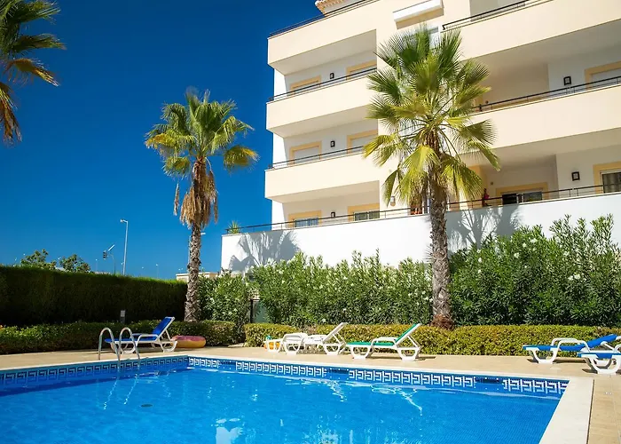 C04 - Pool View 3 Bed