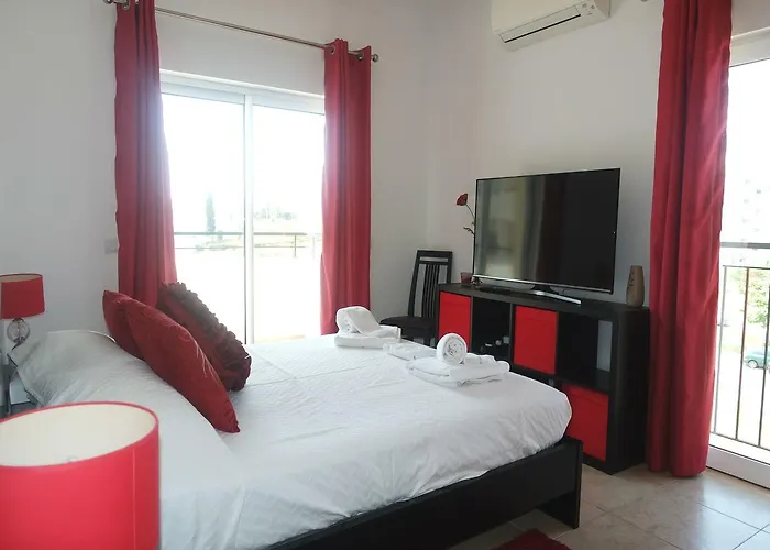 C04 - Pool View 3 Bed