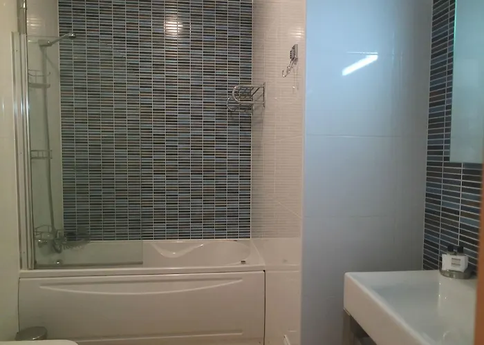 C04 - Pool View 3 Bed ラゴス