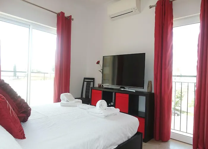 C04 - Pool View 3 Bed *