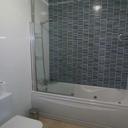 C04 - Pool View 3 Bed