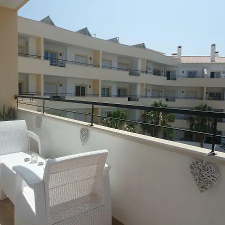 C04 - Pool View 3 Bed Apartamento *