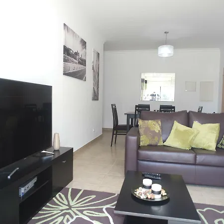 C04 - Pool View 3 Bed Apartment *