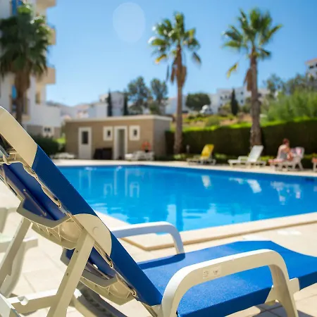 C04 - Pool View 3 Bed Apartment *