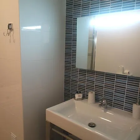 Apartment C04 - Pool View 3 Bed *