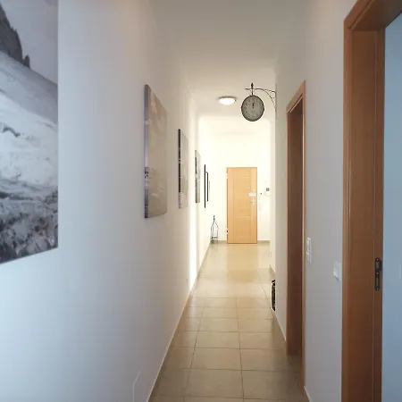 C04 - Pool View 3 Bed Apartament