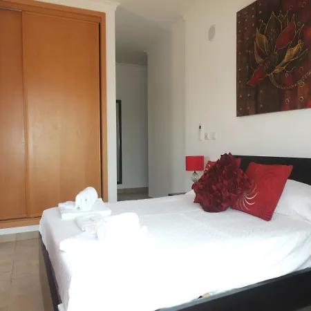 C04 - Pool View 3 Bed Apartament Lagos